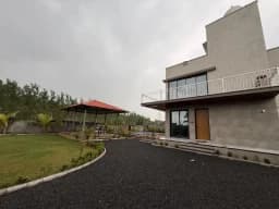 3 BHK farmhouse with a private pool in Sevani, Surat (BMF-F112)